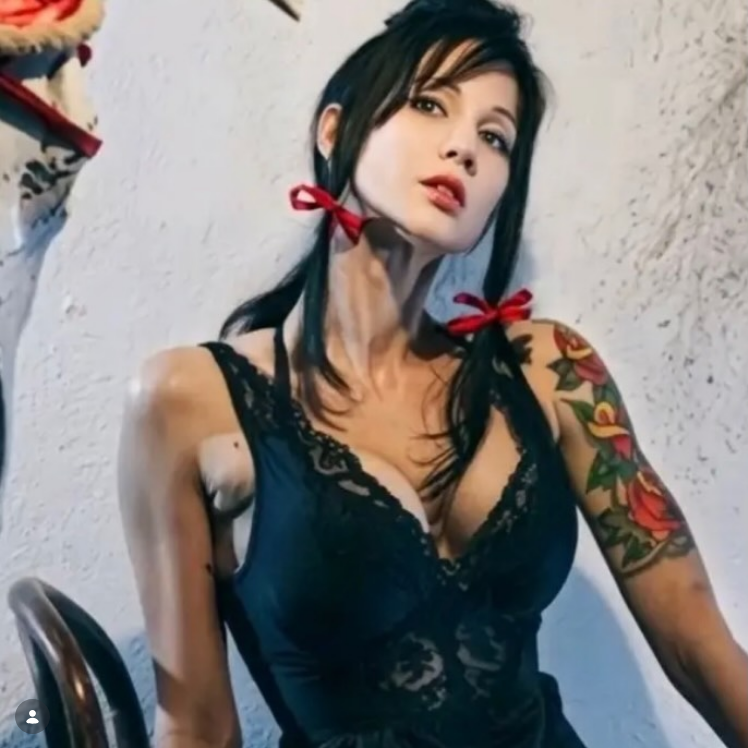 ReAnimateHer_'s tweet photo. Rest in Peace Kreepazoid @KellyBarlow1111 Kelly finally succumbed to her battle with Cancer. Kelly was a big part of the Horror Community and she fought very hard for a very long time.

She passed a way a week ago. I hope you have found peace and no more pain Kelly. https://t.co/VKCAjqcwyw