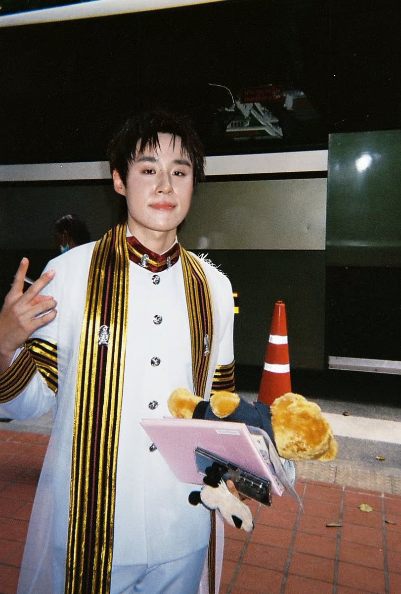 Churipat's tweet photo. อยากเป็นรุ่นน้องแก แต่ดันจบปริญญาก่อน https://t.co/IVq1tRJ1Pc