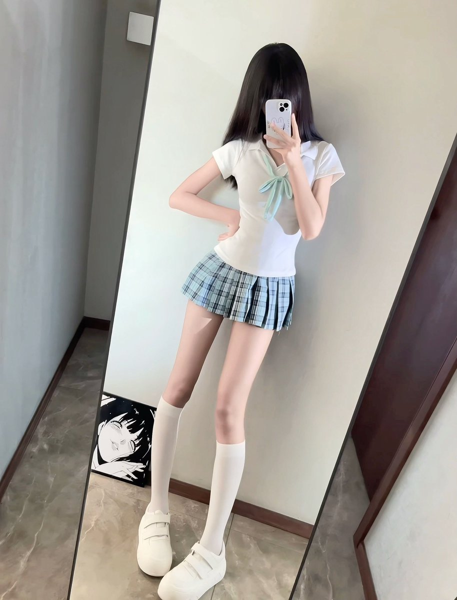carmen96mr2's tweet photo. 新人刚玩x…..刚拍的照片

有人想锐评一下我20岁的福嘛 🥹     

赶紧看，我要删了（人机不要来）

不要🚪来了就给发～ https://t.co/gmPKp0Z3xo