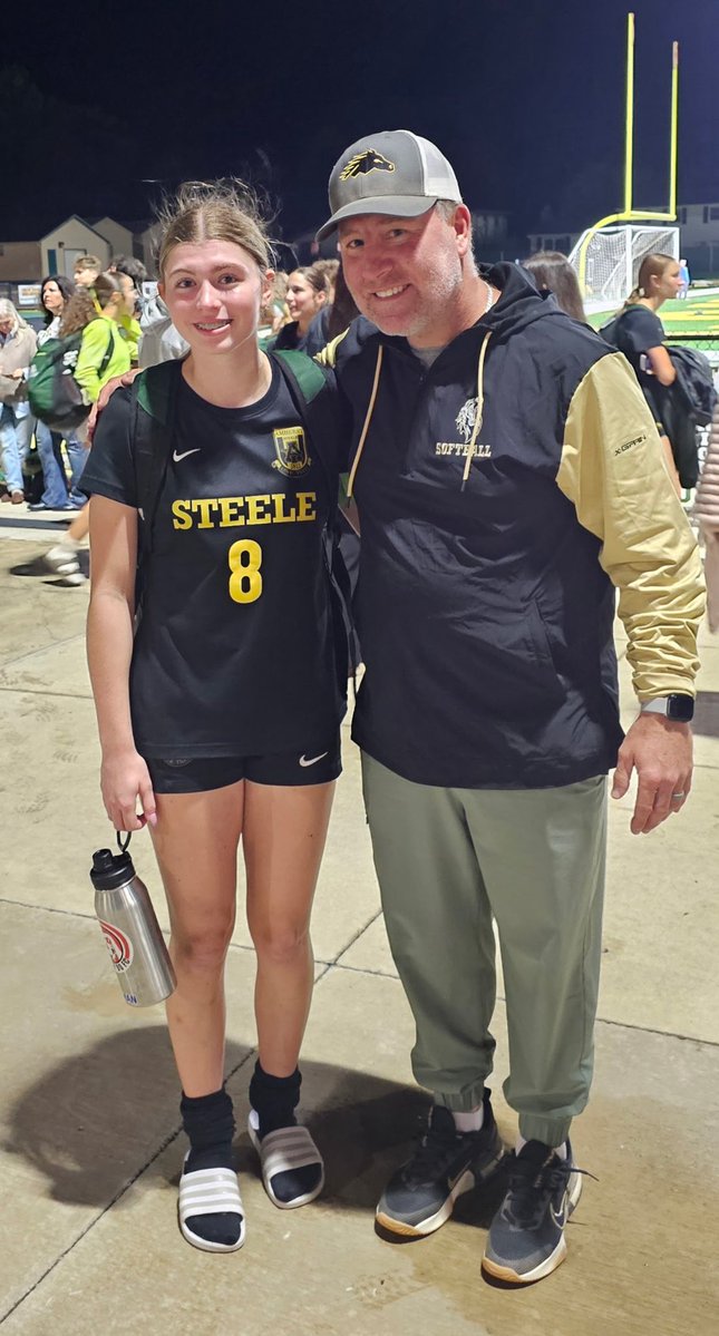 16UOHT3MavsGold's tweet photo. Loved finally making it out to watch @sienna_rebman on the soccer field tonight!  She was dominant scoring 2 goals in a 3-1 win playing all but a couple minutes in the game!  This girl is such an amazing athlete, keep up the great work Si! https://t.co/H581IKQ4Dv