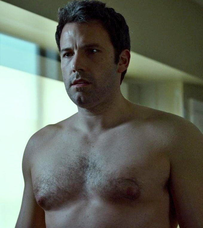 MasFarandulaOf's tweet photo. Ben Affleck confirma a Variety que no usó una prótesis para la escena de la ducha en ‘Gone Girl’: 

"Solo la he usado en una película, ‘Hollywoodland’. Era una nariz." 
#BenAffleck https://t.co/7suNvF6Bn2