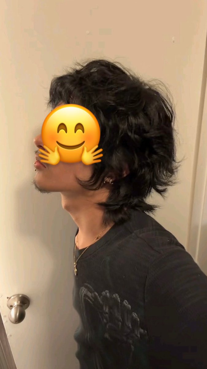 touchmeimsck's tweet photo. side profile reveal i guess📿🦢🪱#moots #nsfwtwt https://t.co/wIblFJ9U3a