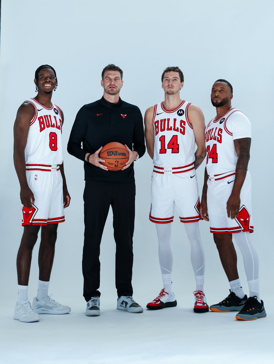 brasilcoast2's tweet photo. 🇧🇷🇧🇷🇧🇷🇧🇷🇧🇷🇧🇷🇧🇷🇧🇷🇧🇷🇧🇷🇧🇷🇧🇷🇧🇷🇧🇷🇧🇷

TIAGO SPLITTER VENCE SUA 1ª PARTIDA COMO TREINADOR DO CHICAGO BULLS!

Vitória na pré temporada vs Phoenix Suns depois de estarem perdendo por 15 pontos!

A PRIMEIRA DE MUITAS! https://t.co/4zBjcAolhB