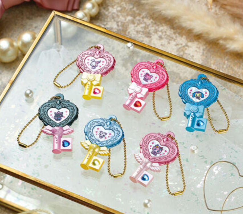 Jewelpet_goods's tweet photo. 【カプセルトイ新商品】

「ジュエルペット キラキラミラー風コレクション」登場💎🎀

キラキラジュエリーなミラーシールが背面に付いたチャームが登場💕

💰400円
📅2026年11月未定

#カプセルトイ #ガチャガチャ https://t.co/Aaeesalb8a