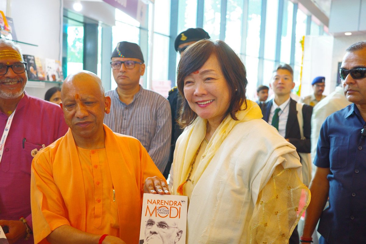akie_official's tweet photo. インド、バラナシのルドラクシュ・コンベンションセンターで「安倍回廊」の除幕式に出席。ヨギ・アディティヤナート州首相からもあたたかいお言葉をいただきました。
https://t.co/fCCowJHAcC https://t.co/u4iC1WphrS