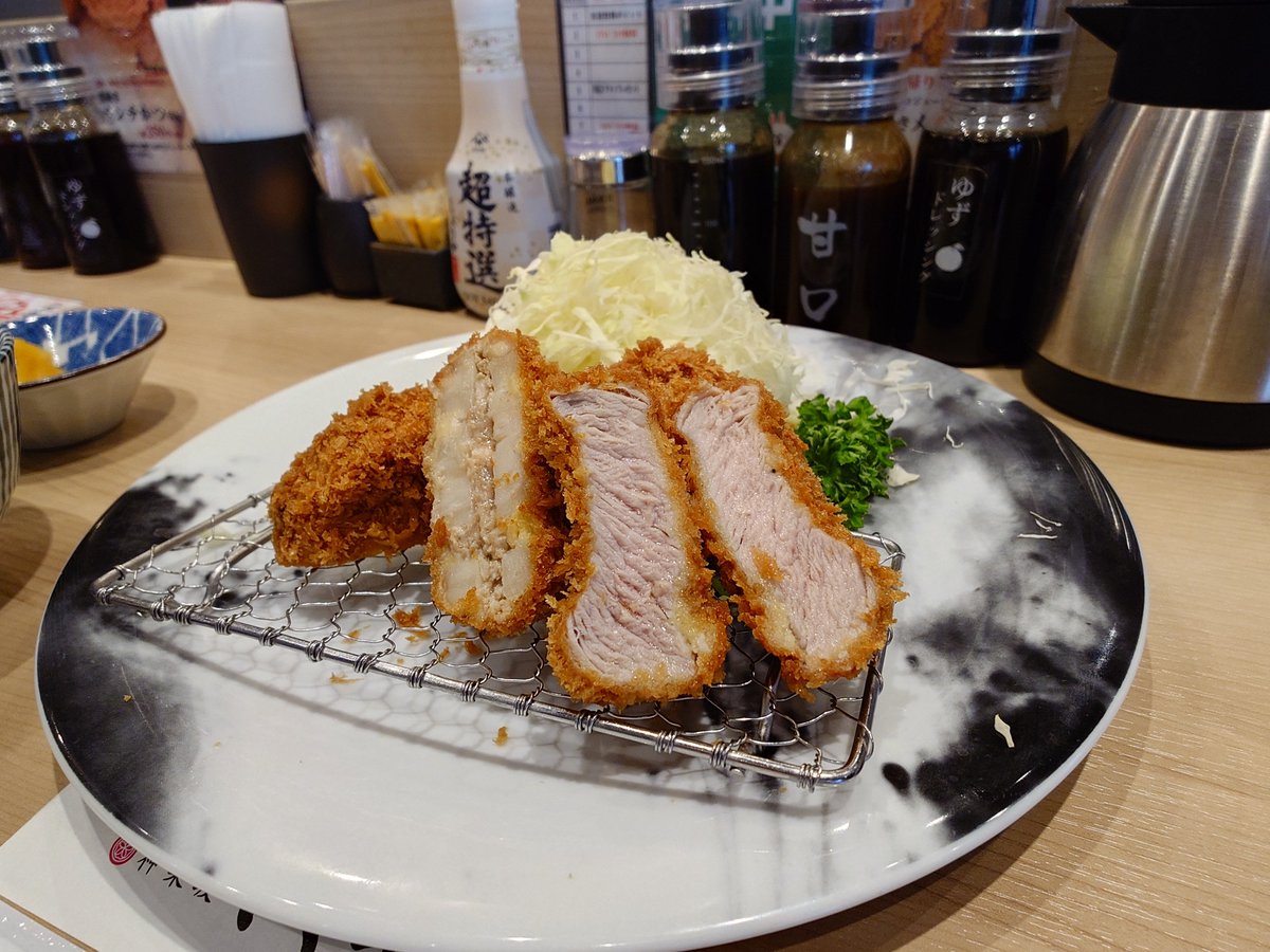 tail_P's tweet photo. いいかい、学生さん。
トンカツ、トンカツをな。 https://t.co/77x2AesKmT
