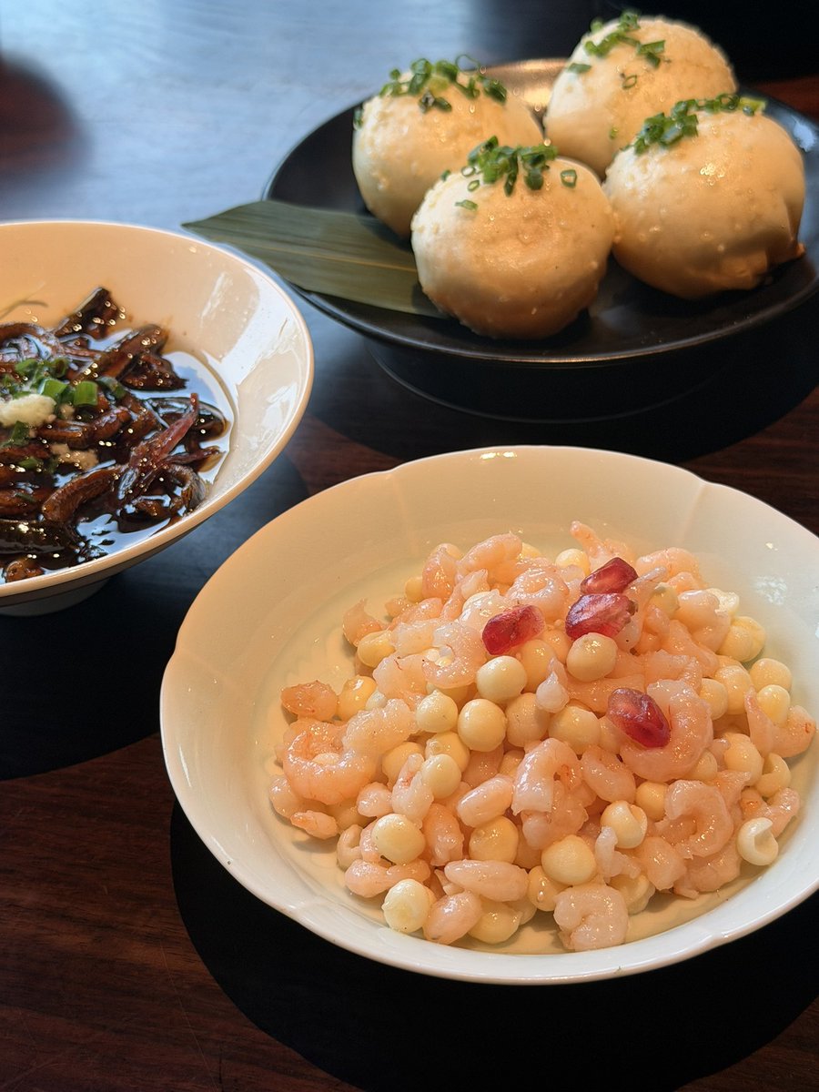 VisitSuzhou's tweet photo. After visiting the Suzhou Museum West Branch, we made a little stop at Gu Su Qiao, a lovely noodle shop nearby. 🍜🌿
Recently selected in the 2026 MICHELIN Guide, Gu Su Qiao impressed me not only with its authentic Suzhou flavors, but also with its beautiful setting.
The interior feels like stepping into an old Suzhou residence — traditional architecture, elegant details, and a garden just outside. It almost feels like you’re having a bowl of noodles in a historic home surrounded by greenery.
A delicious taste of Suzhou, with the atmosphere to match. ❤️
