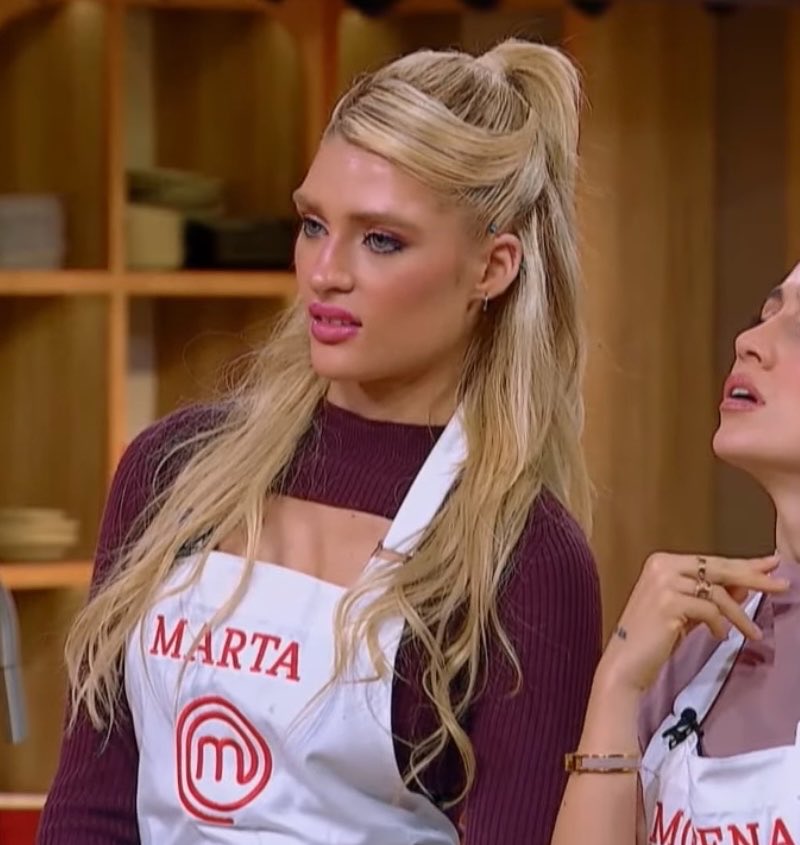 staylvnder's tweet photo. la cara de culo de marta mientras hablaba maru botana MARTA TE AMO 😭 https://t.co/EdhanKeiCQ