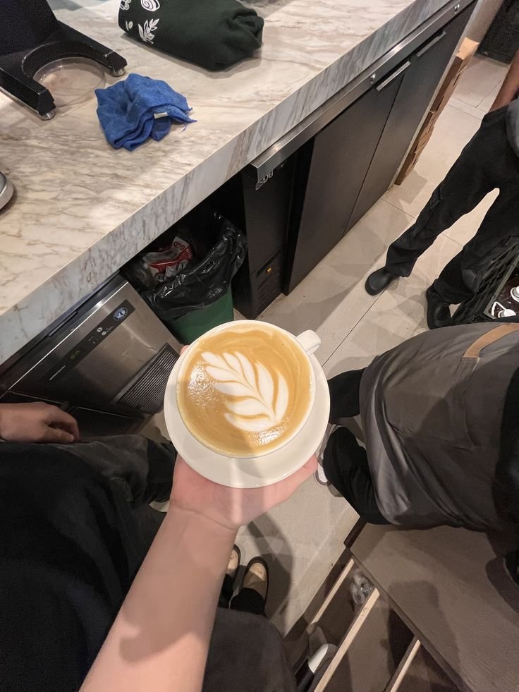 damxfy's tweet photo. ️️ ️️ 
📍𝐒𝐄𝐍𝐀𝐑𝐀 𝐂𝐀𝐅𝐄, 𝐒𝐂𝐁𝐃

Efek masih mengantuk tadi pas datang jadi bengong dulu.
️️ ️️ https://t.co/WPYHSIqH4r