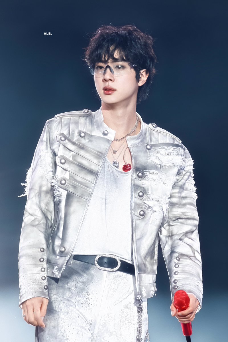 ALittleBraver92's tweet photo. 261007 HD 

#방탄소년단진 #김석진 #석진 #진 #BTSJIN #JIN 
#BTS_WORLDTOUR_ARIRANG https://t.co/mxoW1V4ho3