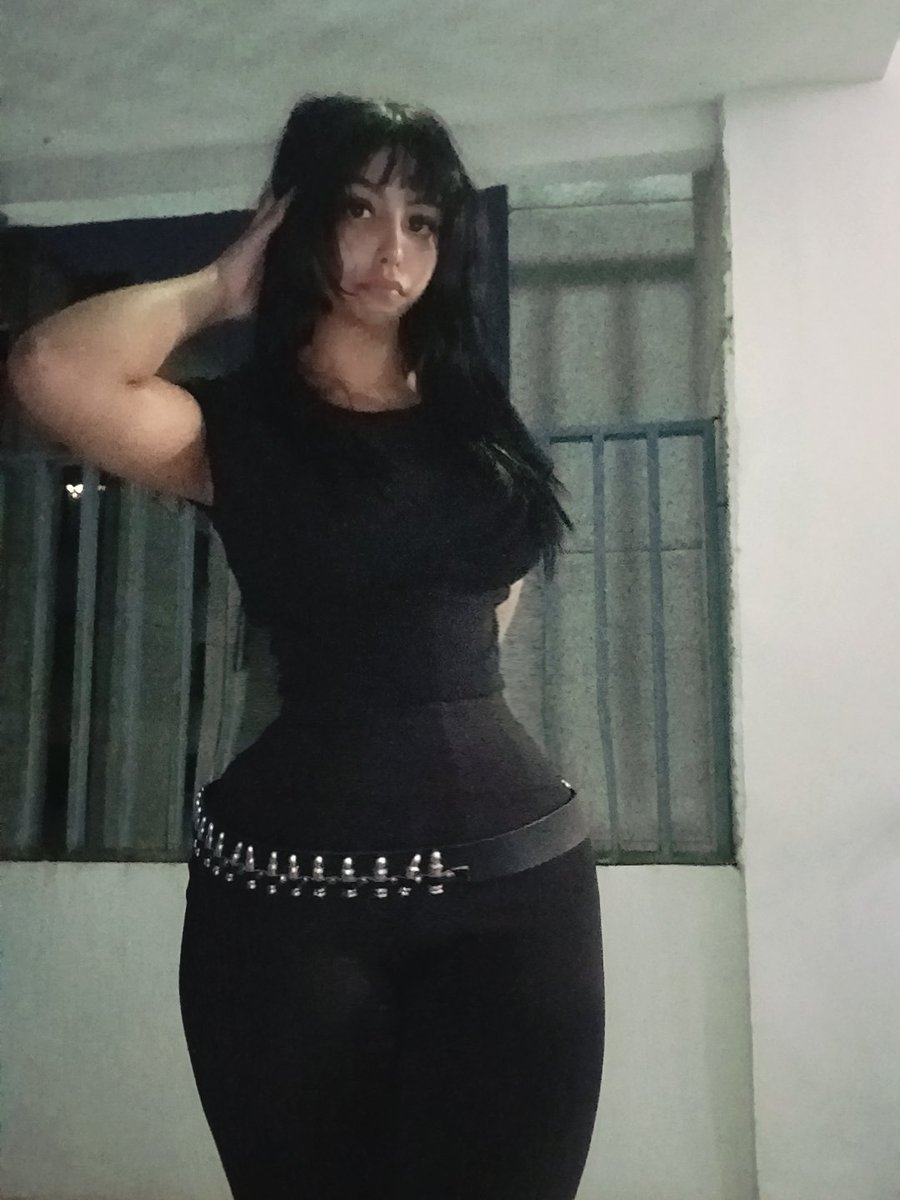 Anitatiuwu_'s tweet photo. Una gótica 😳 https://t.co/N4g2grclkB