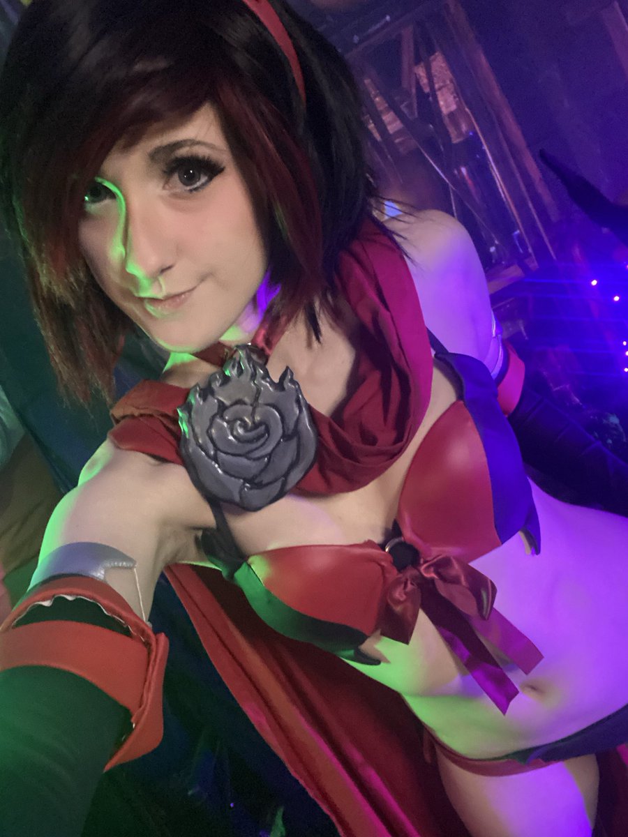 MangolooCosplay tweet picture