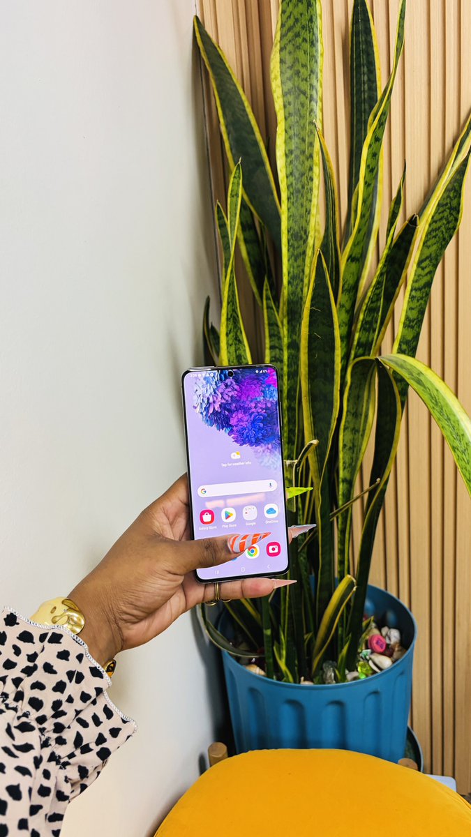 DigitalDstrctKE's tweet photo. PREMIUM CURVED SCREEN🔥

Samsung Galaxy S20+ 5G
Color code:Cosmic Black⚫️
Condition:Mint Pristine 💧
12GB Ram|128GB Storage 
Neat🫧
Ex-USA🇺🇸
📑6 Months Warranty 
📶Dual (+ E-Sim)
📺PLS LCD 6.7 inch Screen
🔋4500mAh
⚙️Snapdragon 865 5G
🎥4K@60fps
🫆Under Display Fingerprint 
📸64 Megapixels 
🏷️Free 25 Watts Super Fast Charger + Cable
🏷️Free Clear Case
🏷️Free Ceramic OG Screen Guard
Delivery Countrywide 📦🚚
27,500ksh
Happy Shopping 🛍️ 🛒