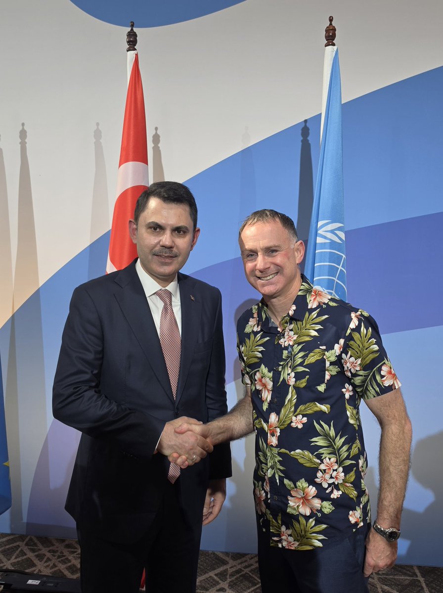 murat_kurum's tweet photo. Yeni Zelanda İklim Değişikliği, Yerel Yönetimler, Gelir, Yapı ve İnşaat Bakanı Sayın Simon Watts ile ikili görüşme gerçekleştirdik.

Görüşmemizde; iklim değişikliğiyle mücadele, dirençli şehirler, sürdürülebilir altyapı ve yeşil dönüşüm politikalarımıza dair tecrübelerimizi paylaştık, atılabilecek ortak adımları ele aldık. 

Küresel iklim hedeflerimiz ve yaşanabilir şehirler vizyonumuz doğrultusunda uluslararası iş birliklerimizi güçlendirmeye devam ediyoruz. 

📍Fiji