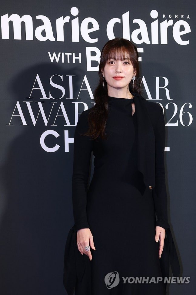k_dramaindo_'s tweet photo. #HanHyoJoo dan #JoInSung menghadiri Marie Claire Asia Star Awards (7 Okt) 

Mami papi Bong Seok 🫶 https://t.co/D2z3x3Uy0X
