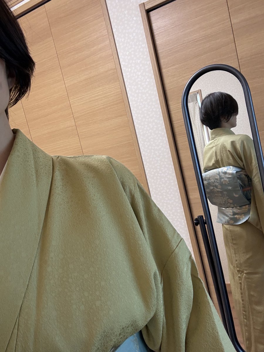 KotonicoTama's tweet photo. 爽やかな秋晴れなので、今日の天気をイメージしたコーディネートにしました。
着物は袷。ありがたいことに、着物も帯も帯締めもお茶の先輩方からの頂き物。
富豪になったら着物道楽したい！👘 https://t.co/EE4XkazgyA