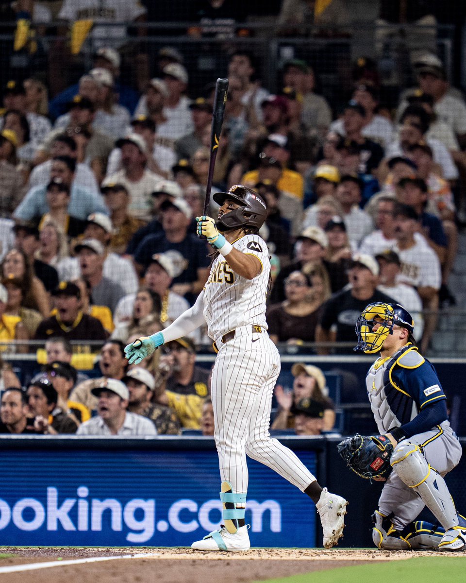 Padres's tweet photo. Nothing wrong with a man appreciating his own work. https://t.co/G7kTcitMIy