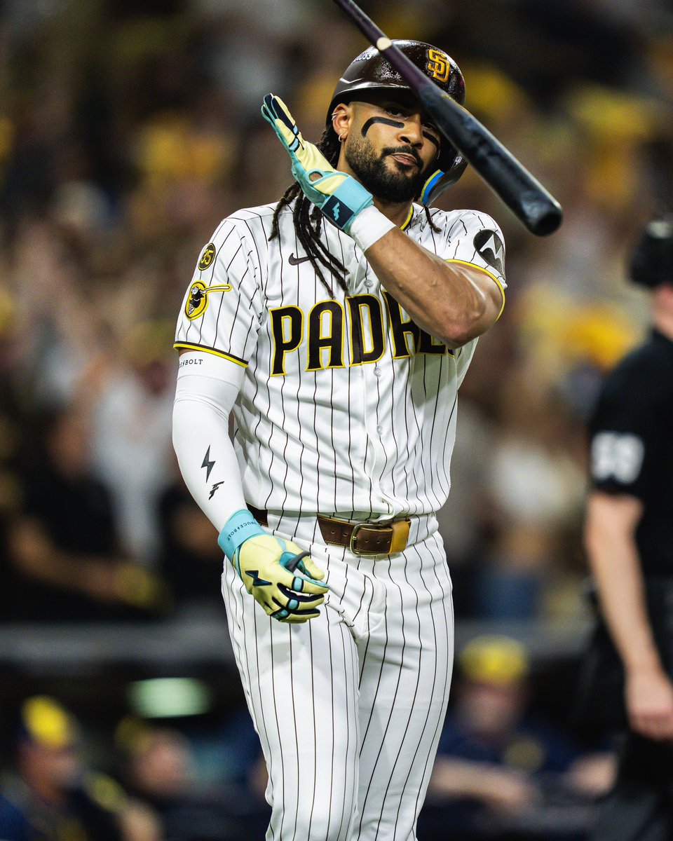 Padres's tweet photo. Nothing wrong with a man appreciating his own work. https://t.co/G7kTcitMIy