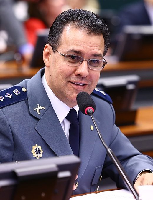 ZAMENZA's tweet photo. O deputado bolsonarista Capitão Augusto (PL-SP) foi reeleito com 153 mil votos e, vendo Flávio Bolsonaro como favorito para a presidência, apresentou 10 projetos de lei para extinguir órgãos federais de uma só vez. 

INCRA, EBC, IPHAN, Ancine, CONAB e FUNASA são alguns. https://t.co/4PoT5pPluu