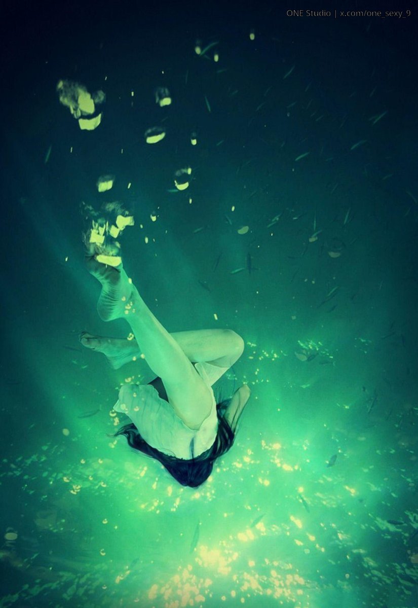 ONE_sexy_9's tweet photo. Diving into a sea of dreams—who knew the ocean was this enchanting? 🌊✨  
#UnderwaterMagics #MysticalSea #OceanVibes #OneStudio https://t.co/nQ351mZ9Jm