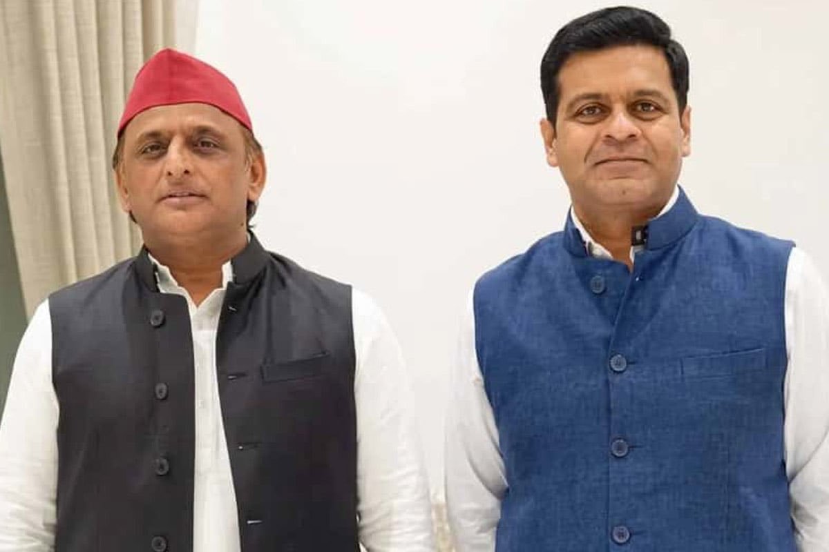 Anuj_janpath's tweet photo. बहनजी ने तो ये बहुत पहले बता दिया था ये लाल नहीं भगवा है! https://t.co/deeWFgn5Y1