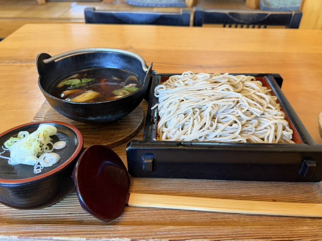 Siq49's tweet photo. 朝のおじいちゃんに教えてもらった店めっちゃおいしかった https://t.co/TivvryctHg
