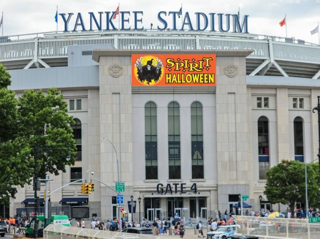 TheRaysin's tweet photo. AN ANNUAL OCTOBER TRADITION THROW UP THE BANNER https://t.co/U25JyApuAq