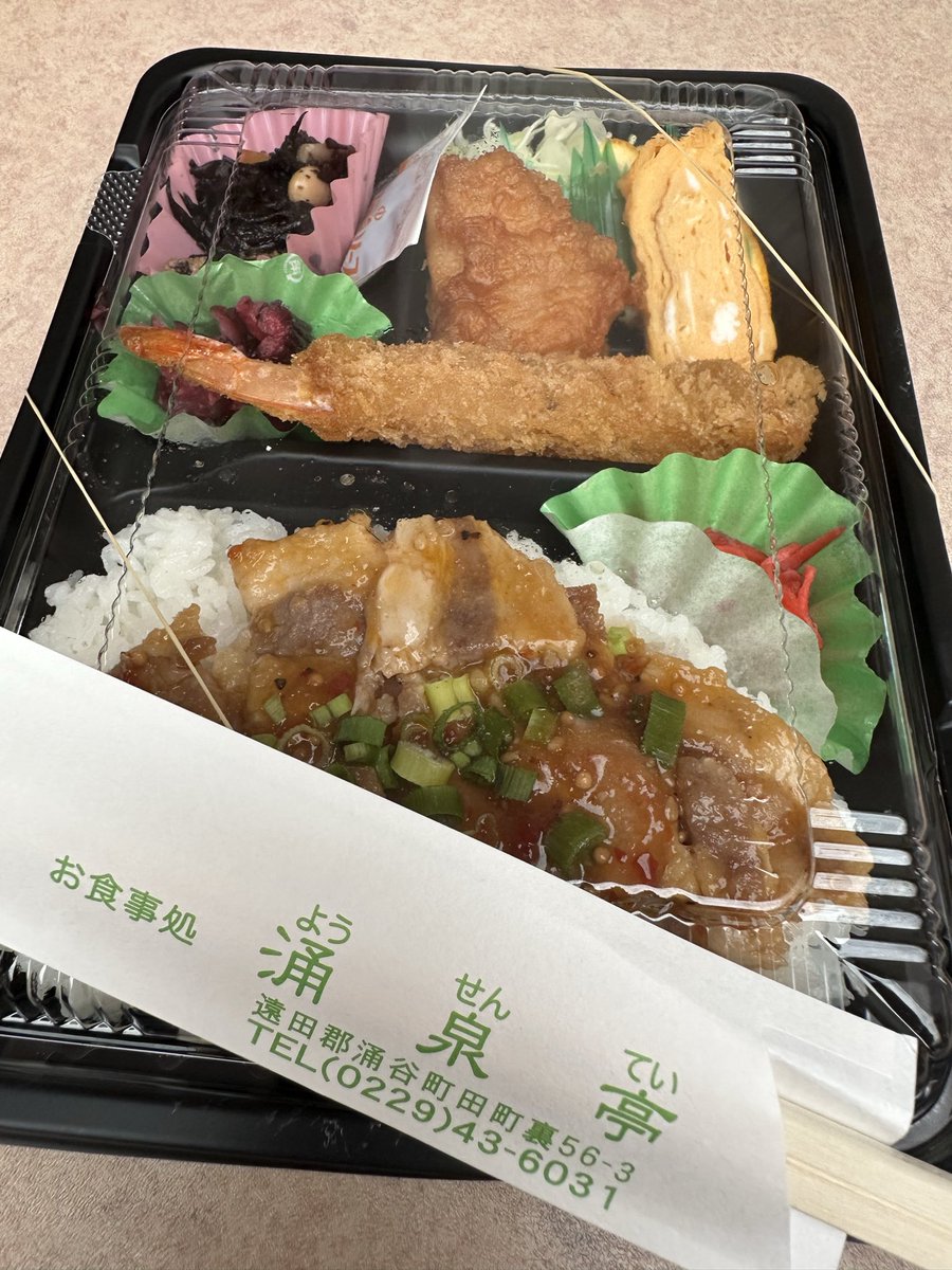 ghtwh273's tweet photo. 宮城県涌谷町、涌泉亭さん。
小弁当（500円）、ナポリタン（350円）。 https://t.co/N8ozq0ZoXx