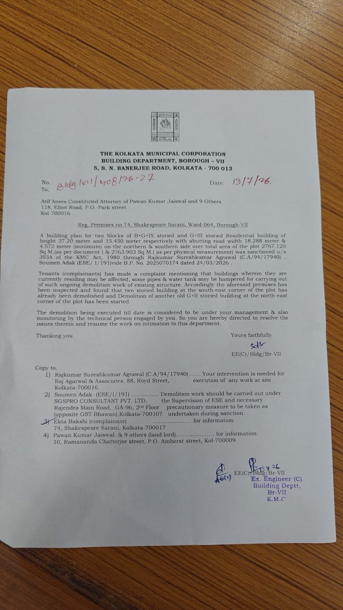ektabakshi75's tweet photo. @paulagnimitra1 @kmc_kolkata @SuvenduWB does this letter issued by @kmc_kolkata hold any importance? As the promoters seem to have disregarded this completely and continue demolition without resolving any issues https://t.co/Ob0falmwix