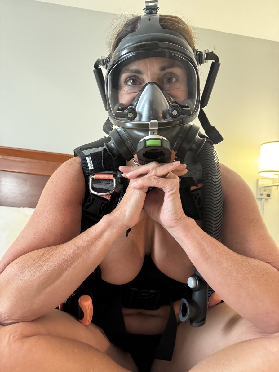 GearGirls07's tweet photo. ☢️ Clips at https://t.co/jmU36vlggN https://t.co/Rd0s5oUR79