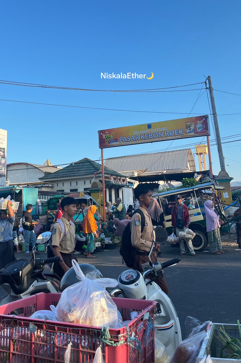 _YourEnchante's tweet photo. Pagi Tidak harus sempurna, cukup jalani dengan hati yang tetap percaya.

Ps. Jangan lupa kepasar yaa https://t.co/nVtln6pYxN
