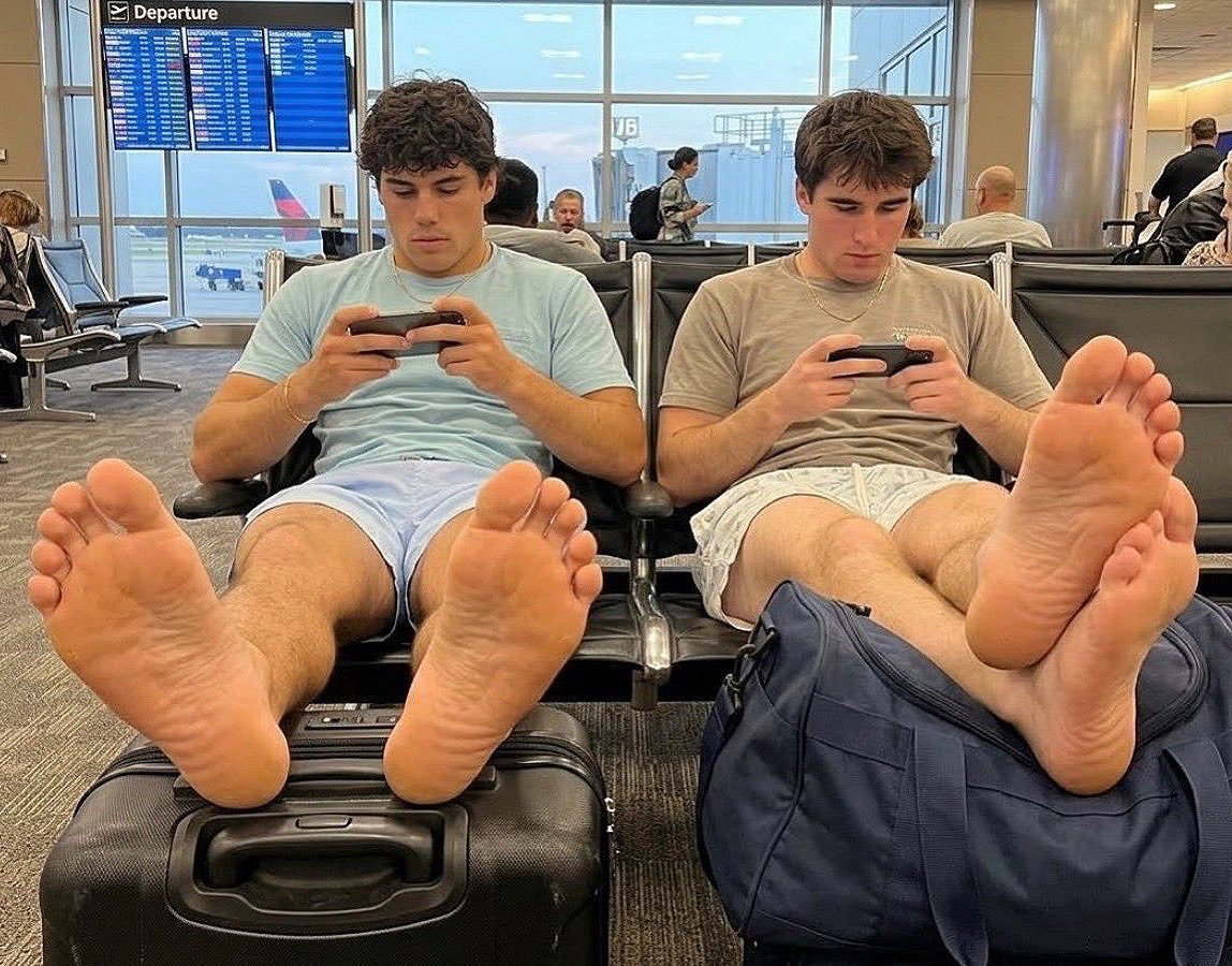 CONTOSSUBFEET's tweet photo. Eu não me importaria de ficar preso neste aeroporto durante minha escala 🥵 https://t.co/UlWiovRWRg