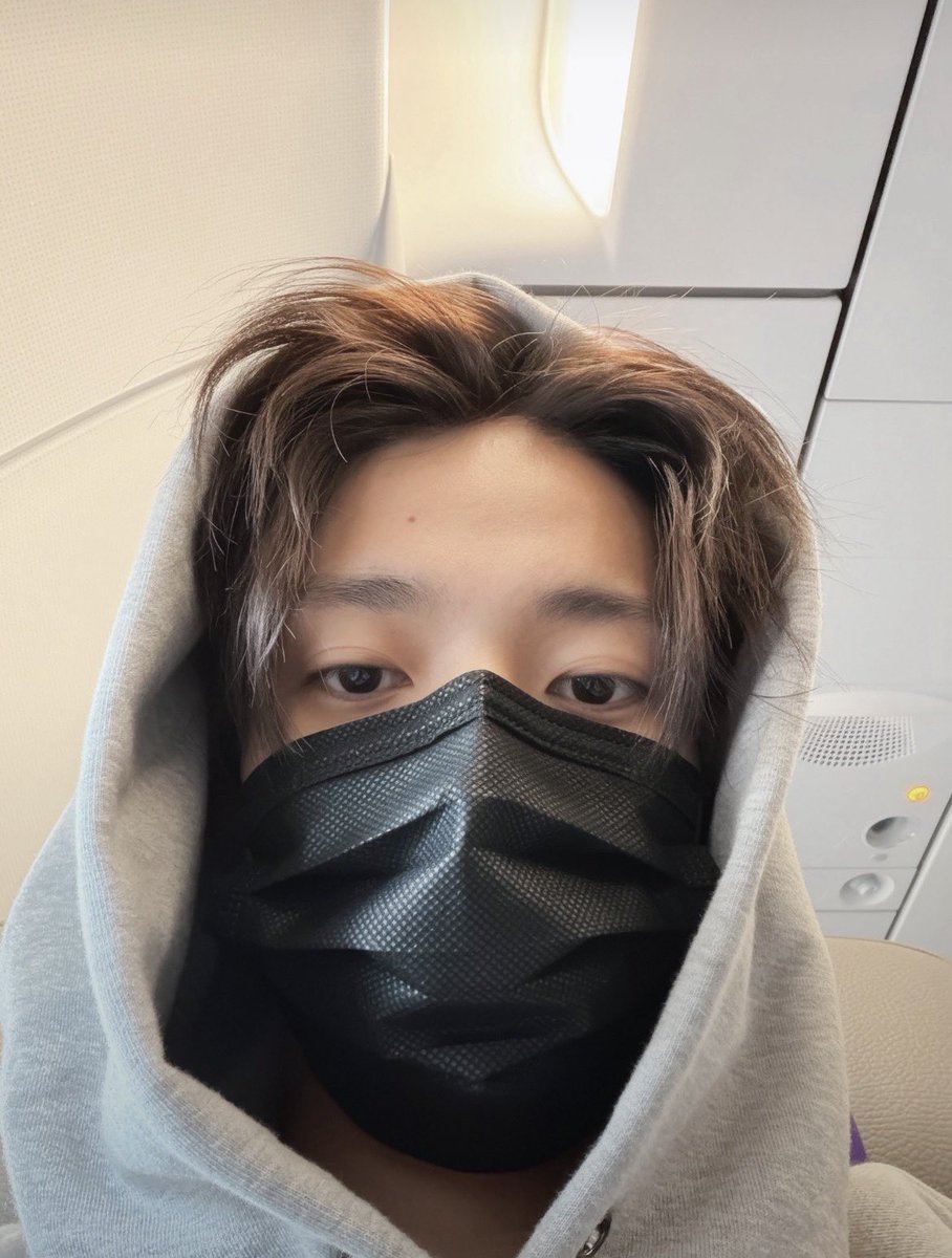 EVAN01ACE's tweet photo. THIS HEESEUNG SELCA SO HANDSOME https://t.co/tofty7kWq4