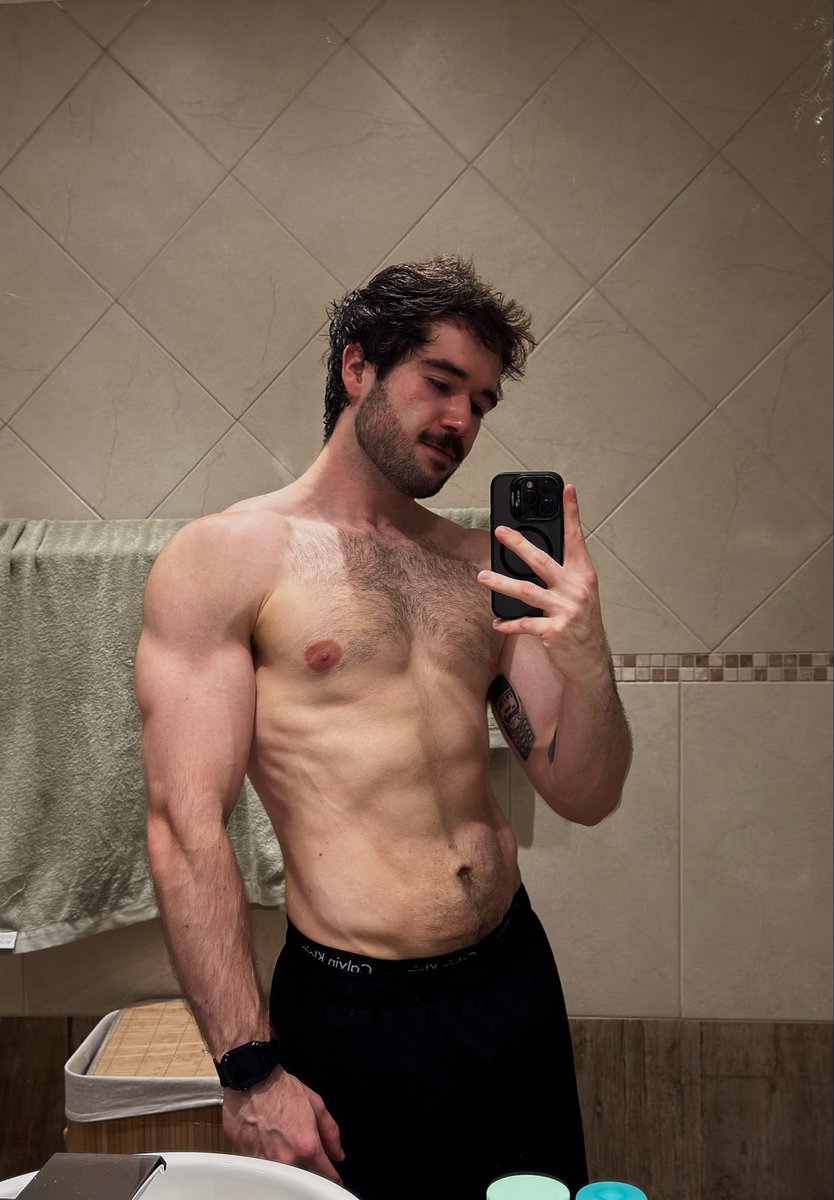 gustandrolona's tweet photo. projeto verão tá vindo (vou trabalhar o verão todo e não vou pisar na praia) https://t.co/u0G9JvfXJ8