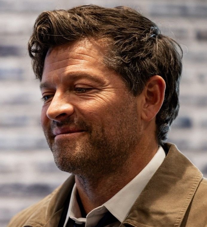 destielism's tweet photo. this is genuinely the most retired cas misha’s ever looked and i know dean would’ve gone crazy seeing him like this https://t.co/OpPxuQHLDN