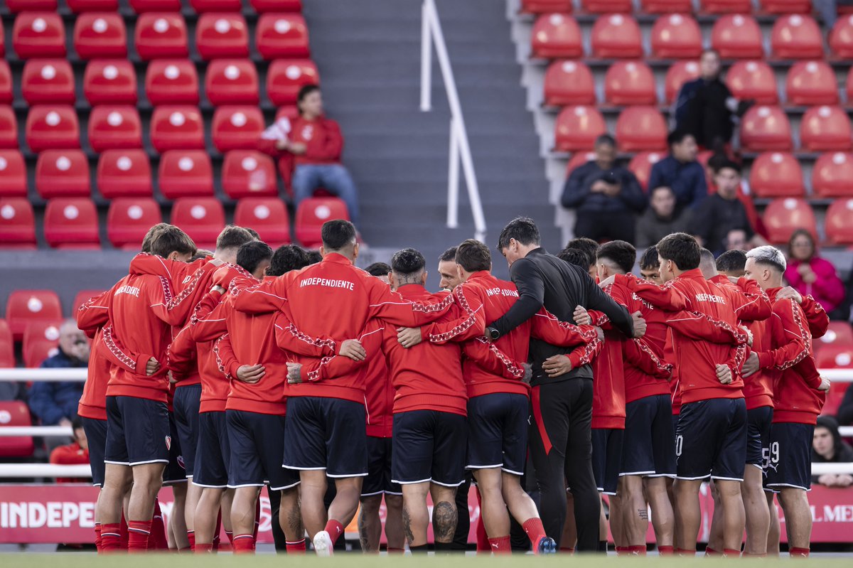 Independiente's tweet photo. El clásico de Avellaneda y los próximos partidos confirmados ✅️

🆚️ Racing
Dom 18/10 - 14.45
Estadio Presidente Perón

🆚️ Boca
Dom 25/10 - 17.00
Estadio LDA-REB

🆚️ Defensa y Justicia
Sáb 31/10 - 14.45
Estadio Tito Tomaghello

#TodoRojo 🔴 https://t.co/R2OUh3QIov