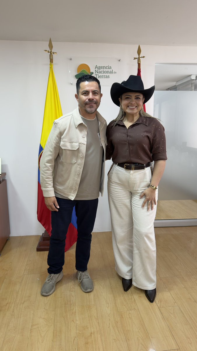 PITERALBEIRO's tweet photo. Los pacientes de cancer de arauca deben viajar a Bucaramanga para tratamientos que son largos y costosos ya que no cuentan con los equipos y personal calificado para hacer esto alla. Queremos desde la empresa privada donar la primera unidad de oncologia para Arauca y para eso le pedimos a la doctora @linamariagarri1 que nos ayude para hablar con el gobernador. Al estado no le costaria nada ya que acabaron con los presupuestos de salud pero desde empresas medicas de Bucaramanga podemos donar y dotar pero sobre todo salvar vidas. Ojala lo logremos 🙏🏻🇨🇴