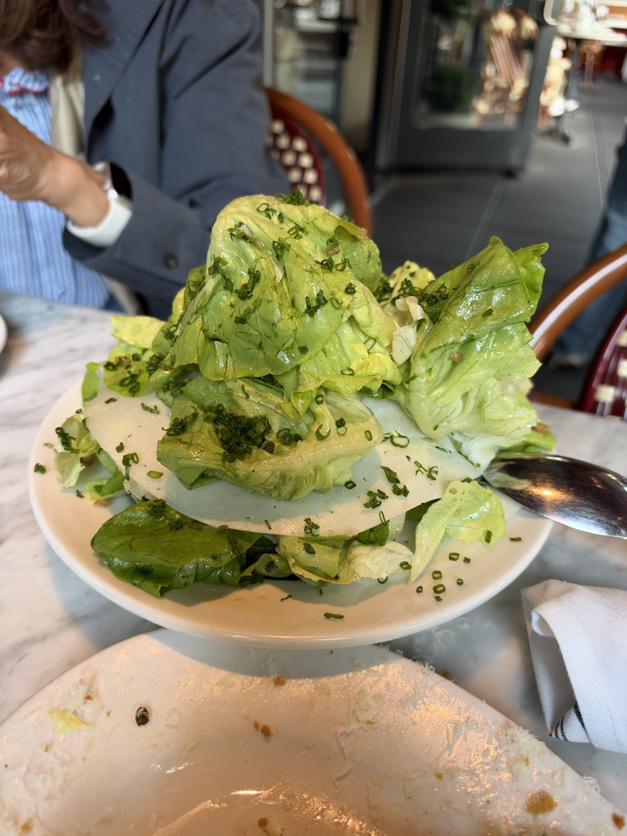 myles_snider's tweet photo. The Snail in Greenpoint has, in my humble opinion, the best burger in NYC. Perfectly executed, wouldn’t change a thing. 

Excellent salads too. https://t.co/LNLZQHmI6A