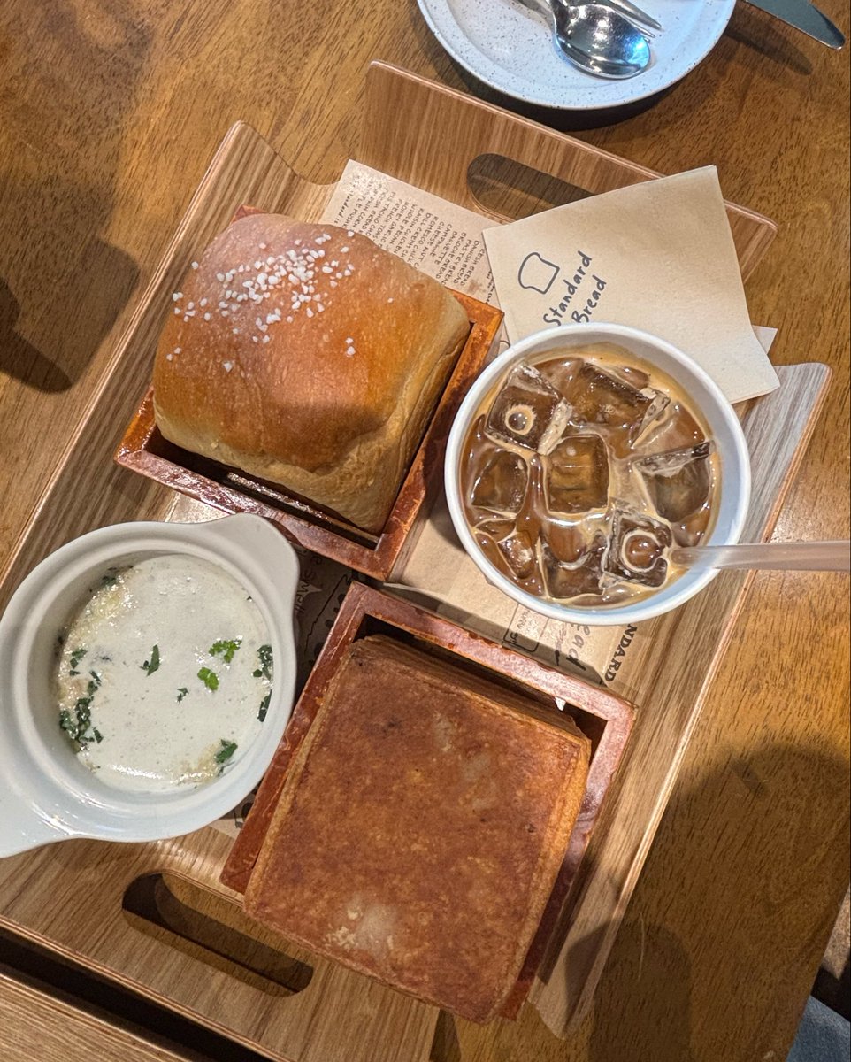 wonkorem's tweet photo. 韓国で朝カフェするならここ🇰🇷🍞

朝8時から開いてるのが嬉しい🥹🤍
ふわふわの食パンが美味しすぎた♡
狎鴎亭方面でカフェ探してる人におすすめ🫶

📍スタンダードブレッド ドサン
📍ソウル特別市 江南区 新沙洞 654-10
🗺️NAVERマップ
https://t.co/NHoDr9hk5u

#韓国旅行 #韓国カフェ https://t.co/DTCchn9fCe