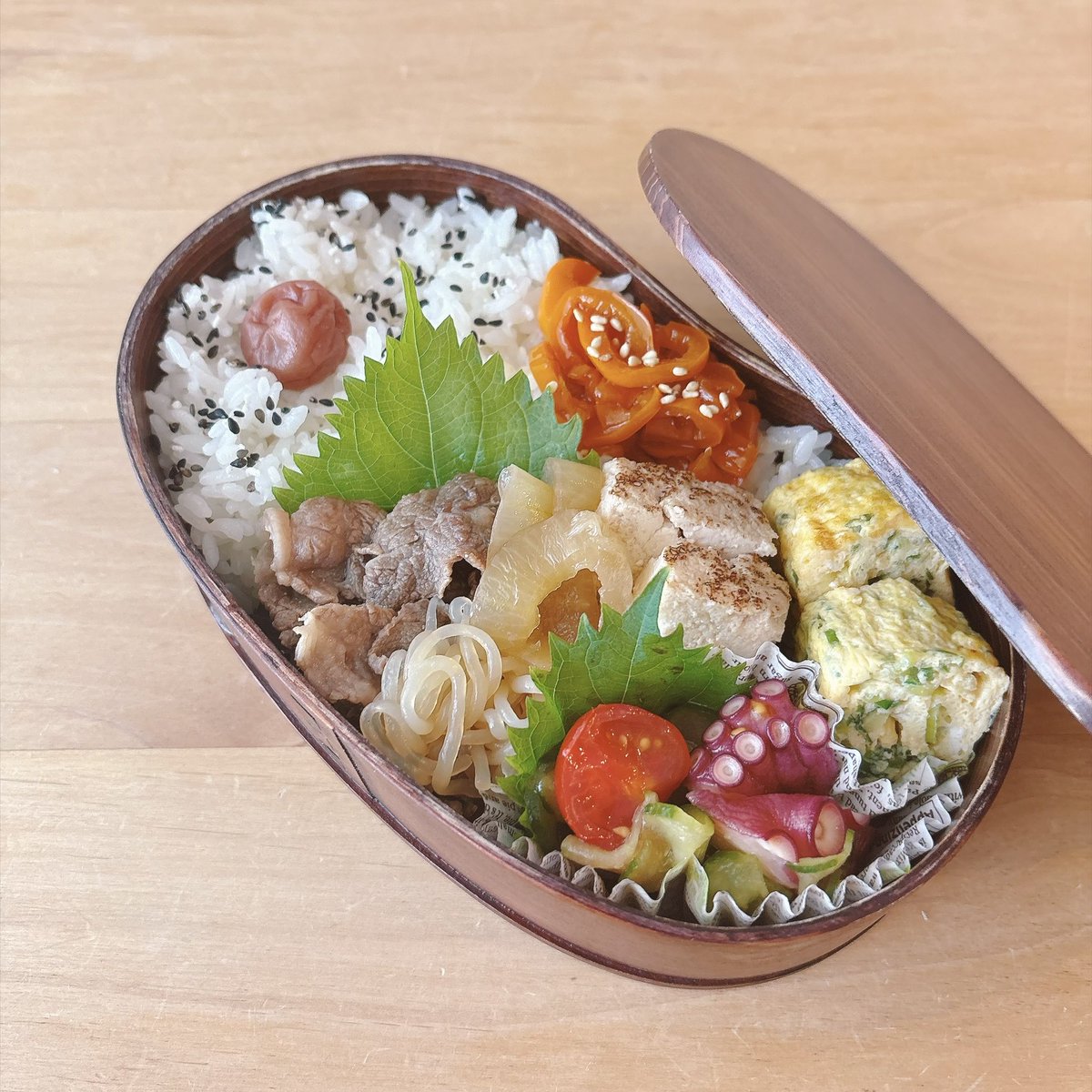 erierissa's tweet photo. 2026/10/08 お弁当記録🥢151
肉豆腐、ネギ玉子焼き、🐙🥒🍅酢の物、カラーピーマンオイソース炒め

昨日美容院へ行ったから12月の予約をちゃんとしてきた
おせちもoisixさんで予約したし年末年始の準備着々と進行中
犬ちゃんの✂︎も予約しとかなきゃだな https://t.co/C0w3fMPdtO