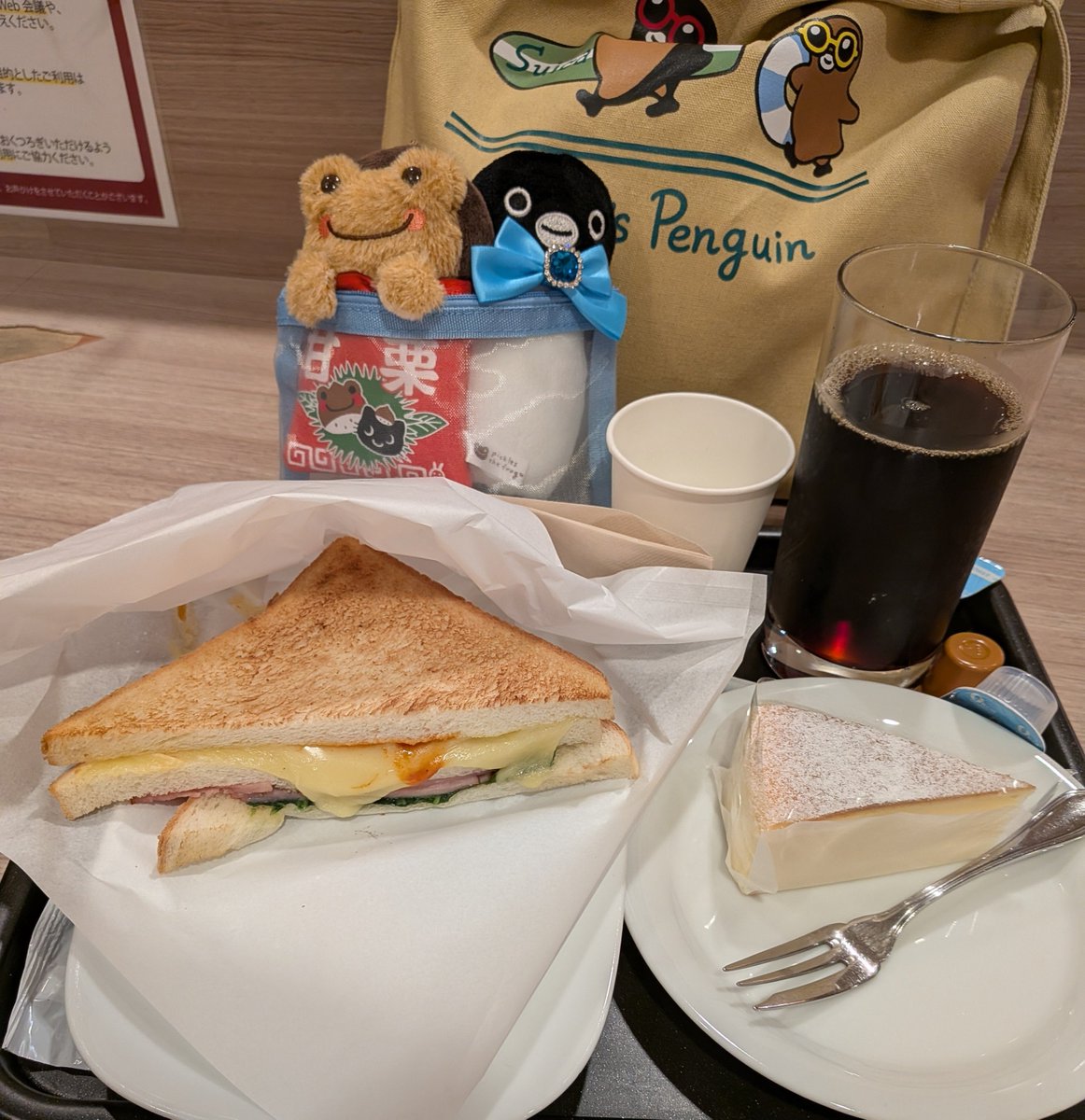 SP_ickles's tweet photo. 甘栗さん🌰一緒でモンブランじゃないのかよっ

チーズケーキなんです
はい、チーズケーキが昨日から食べたかったんです

おはようございます🌞
頑張りまーす https://t.co/OMInGCGe4R