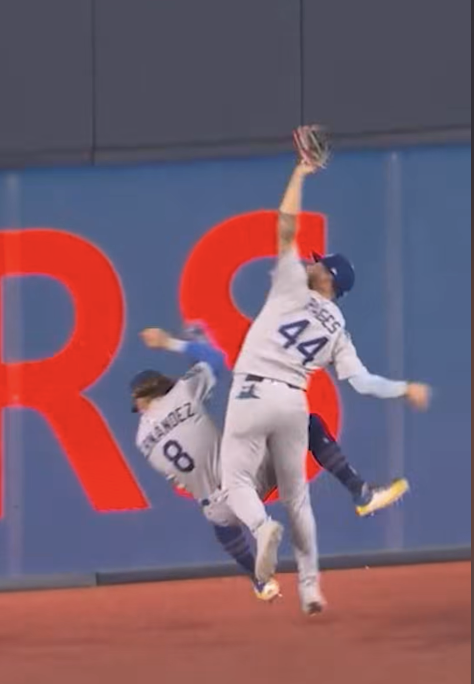 RowanKavner's tweet photo. Teoscar, probably: "All yours, bud." https://t.co/Yw0lVbH8sA
