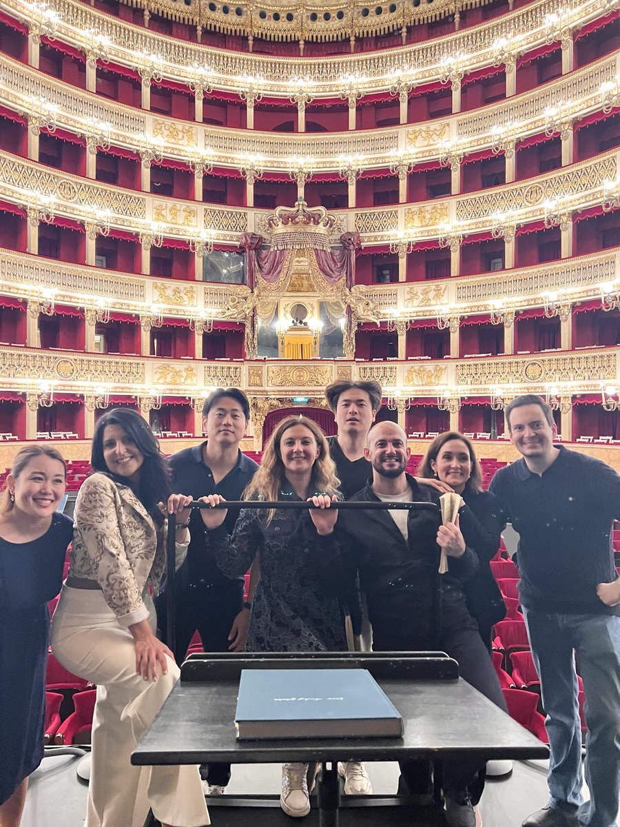 Varduhi_Mezzo's tweet photo. Today, with the orchestra and the wonderful cast of Alcina, we felt Handel’s music truly come to life.
And now we can’t wait to share it all with you on Friday 9 October and Sunday 11 October❤️🎶
#handel #teatrosancarlo #alcina #opera #napoli #napoli #varduhiabrahamyan https://t.co/szzv68GQCZ