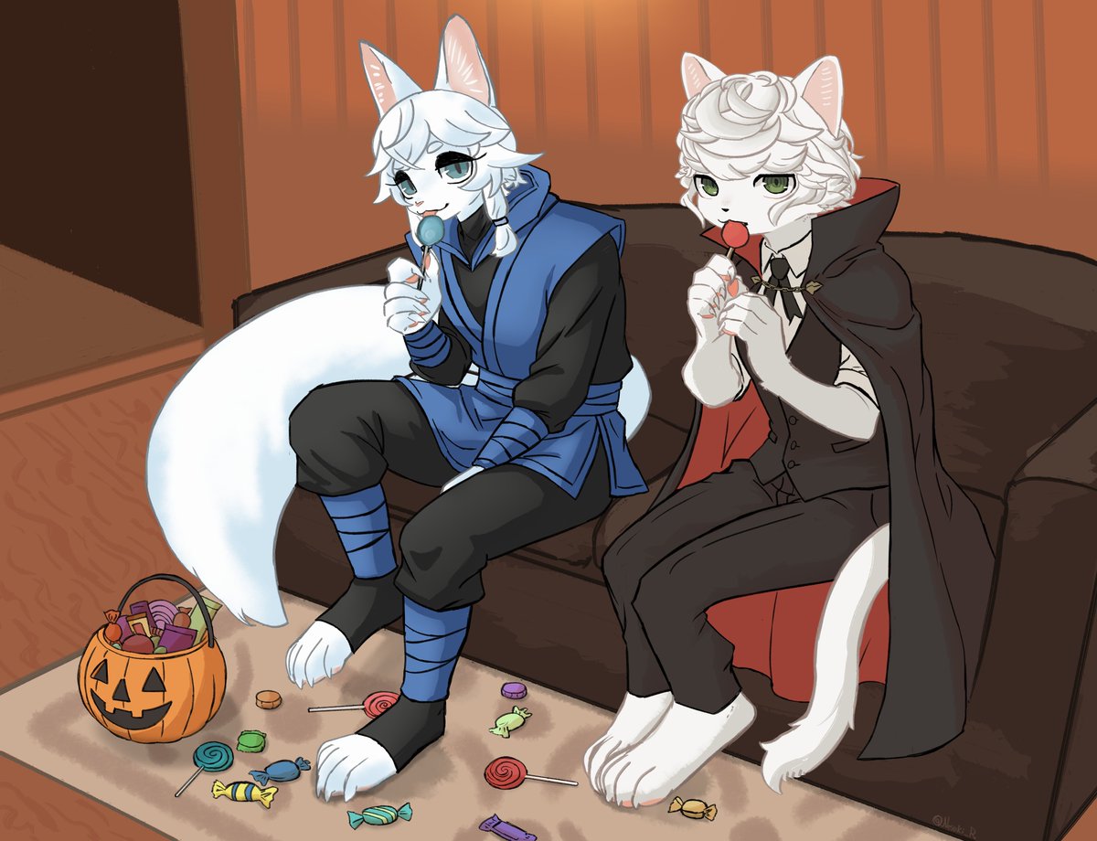 Nesuki_R's tweet photo. Spooky season with my friend 
🎃👋🐱🐱🎃 https://t.co/2g5ILVmSJE