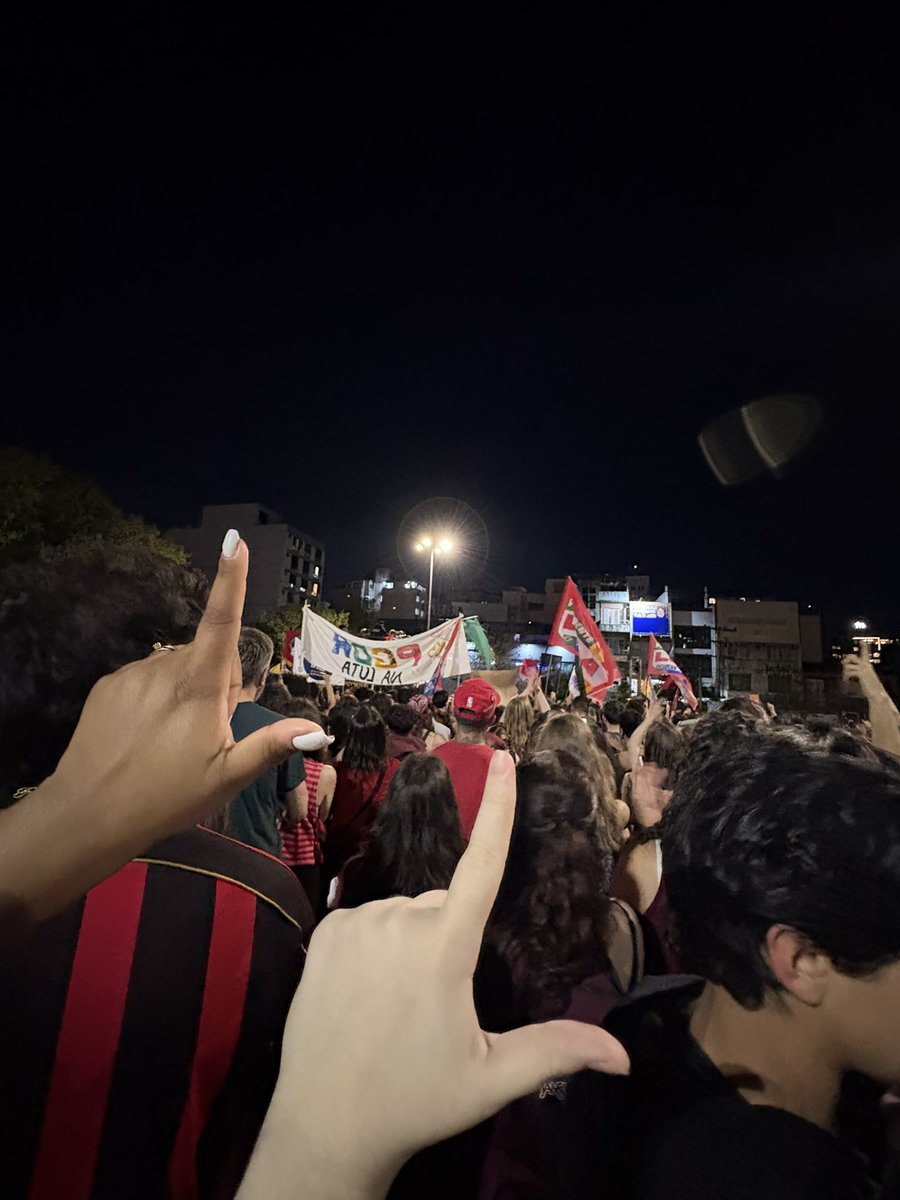 taylorswiftbr's tweet photo. SWIFTIES E BEYHIVE COM LULA!

@beyonceaccess ⭐️❤️ https://t.co/cXtlfrIHTA