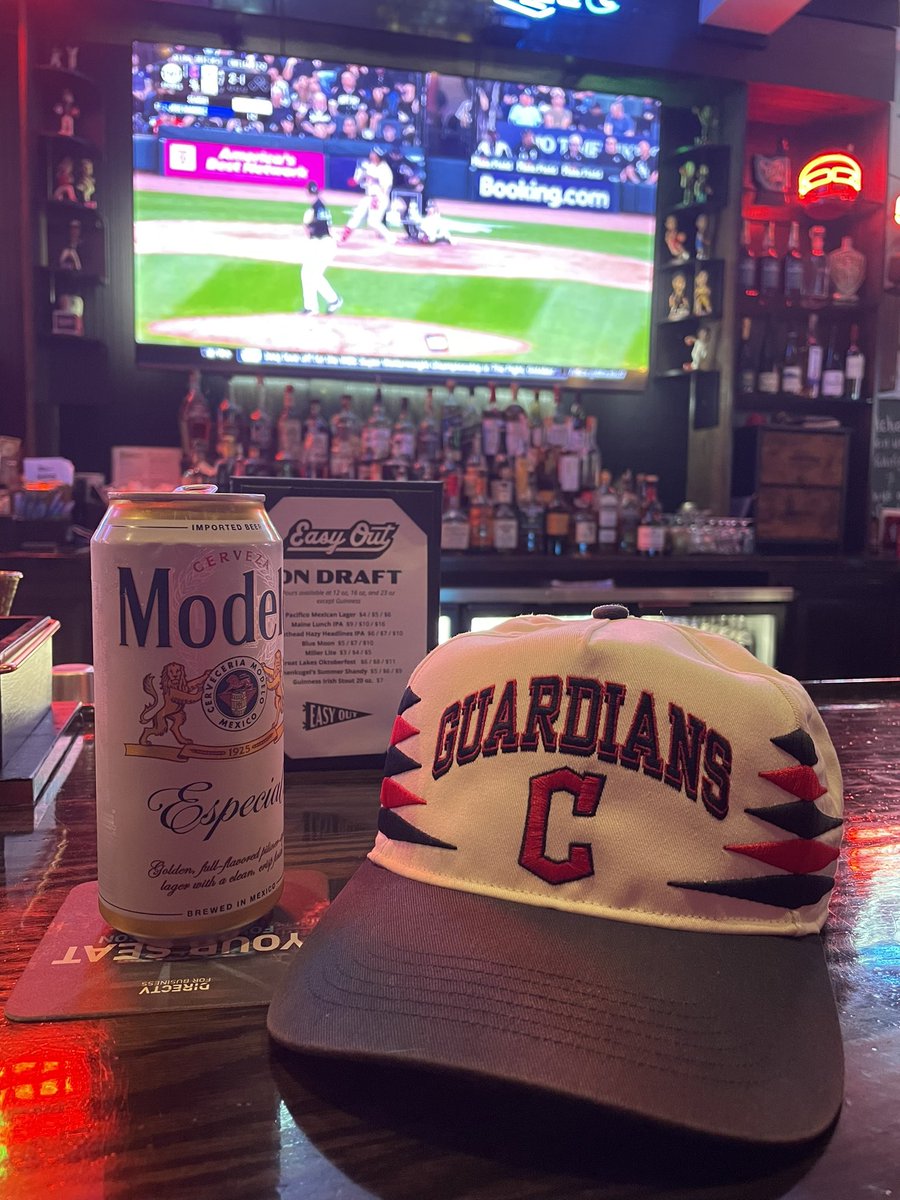 InmanProduction's tweet photo. Loving the energy here! Let’s go #guardsball !!! https://t.co/ZtJL3m2Xzw