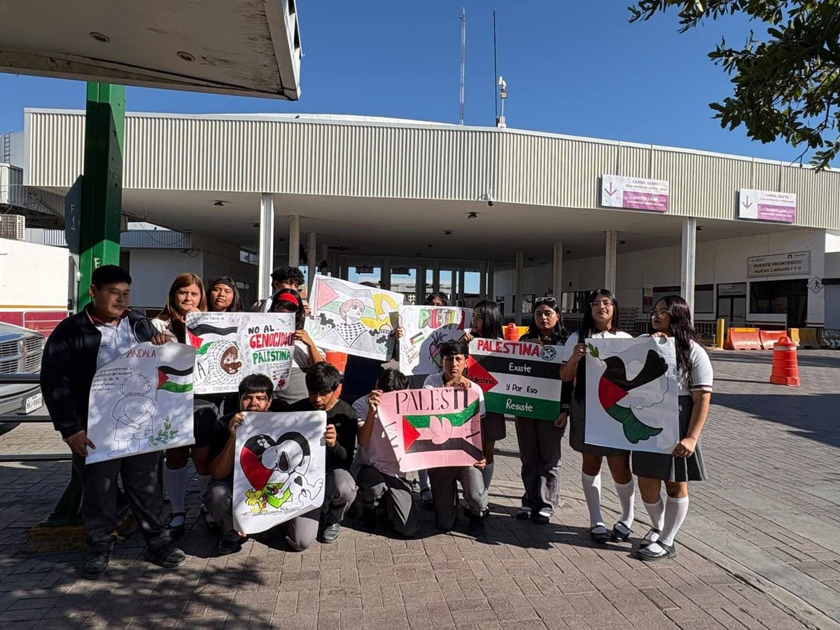 FNERRR_NACIONAL's tweet photo. 🔴📣 𝐌𝐚́𝐬 𝐝𝐞 𝟔 𝐦𝐢𝐥 𝐞𝐬𝐭𝐮𝐝𝐢𝐚𝐧𝐭𝐞𝐬 𝐝𝐞 𝐥𝐚 𝐅𝐍𝐄𝐑𝐑𝐑 𝐬𝐞 𝐦𝐨𝐯𝐢𝐥𝐢𝐳𝐚𝐧 𝐞𝐧 𝐬𝐨𝐥𝐢𝐝𝐚𝐫𝐢𝐝𝐚𝐝 𝐜𝐨𝐧 𝐏𝐚𝐥𝐞𝐬𝐭𝐢𝐧𝐚.

Jóvenes de todo el país se dieron cita en las capitales de los estados para exigir alto al genocidio en Gaza. 🇵🇸✊🏼 https://t.co/8MZmSt0jiY