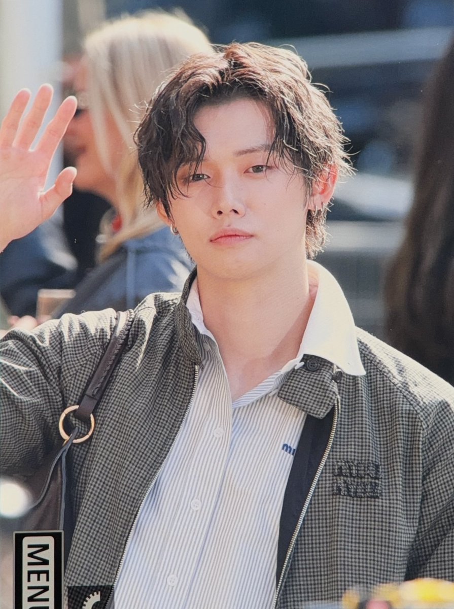 imyourfavsol's tweet photo. it's him !!! #yeonjun #MiuMiuFW26 https://t.co/bd71XhzPZw