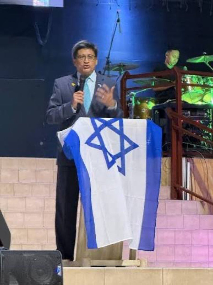yonatanariel68's tweet photo. Todo evangélico sionista que diga que el pueblo de Israel es el elegido por Dios, que se convierta al judaísmo y forme parte de los elegidos. Es incomprensible que sigan siendo cristianos si desconocen la prédica de Cristo, que dijo que todos éramos iguales ante Dios. https://t.co/UnQWFJBjiO