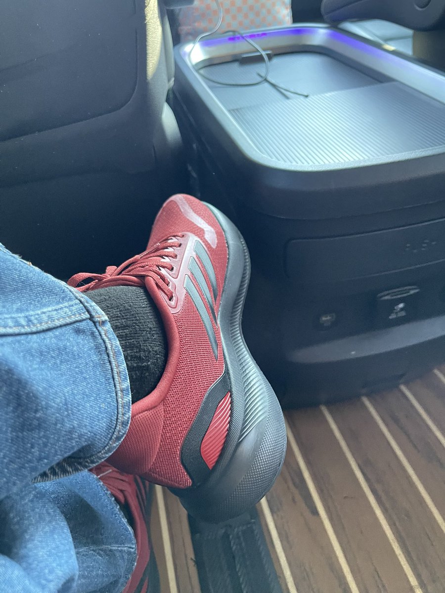APanurach's tweet photo. Check in 🇰🇷 , Come with Adidas 
#adidas #adidasOriginals
#BamBam #뱀뱀 @BamBam1A 
@BAMBAMxBAMMIE https://t.co/x4iIJbt5ko